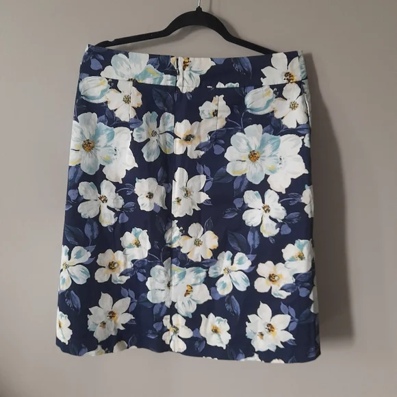 RW&CO - Picture 4 of 8